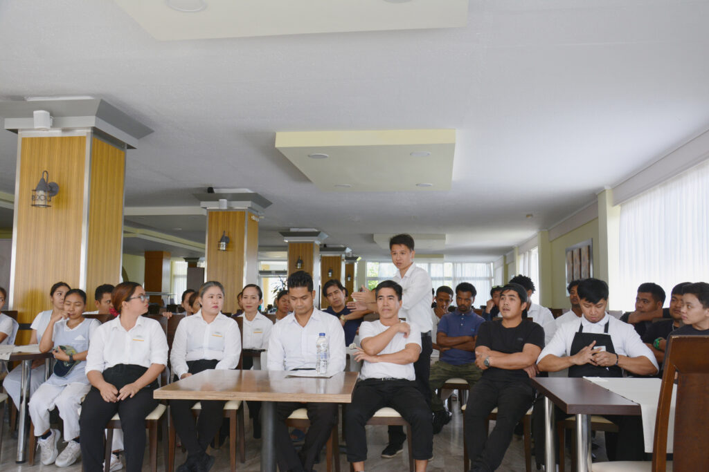 Η-«κουλτούρα-φιλοξενίας»-μέσα-από-τις-συζητήσεις-με-το-προσωπικό,-στα-Κoullias-Ηotels