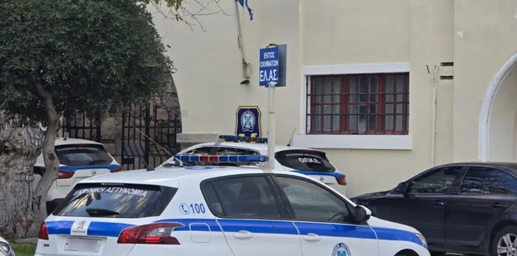 Αιφνίδια εισβολή σε μονοκατοικία στο Τιγκάκι με επίδειξη πιστολιού και καταδίωξη από γείτονα Αιφνίδια-εισβολή-σε-μονοκατοικία-στο-Τιγκάκι-με-επίδειξη-πιστολιού-και-καταδίωξη-από-γείτονα