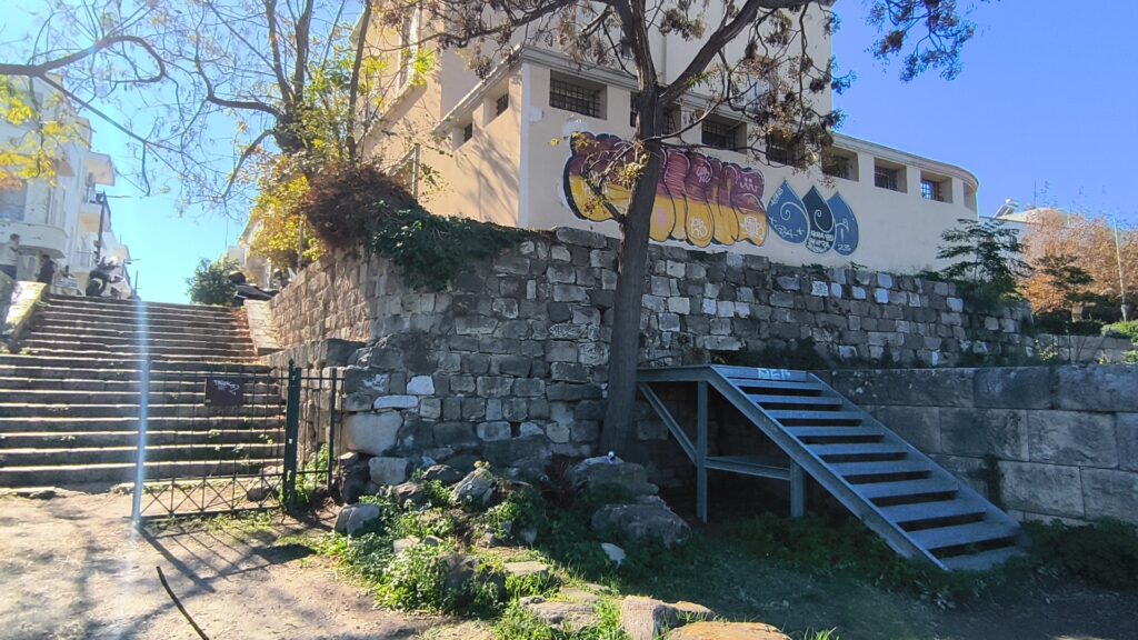 Απαγχονισμένος-αλλοδαπός-στην-Κω:-Αυτοχειρία-«δείχνει»-το-χειρόγραφο-σημείωμα-που-άφησε-–-Δείτε-το-video