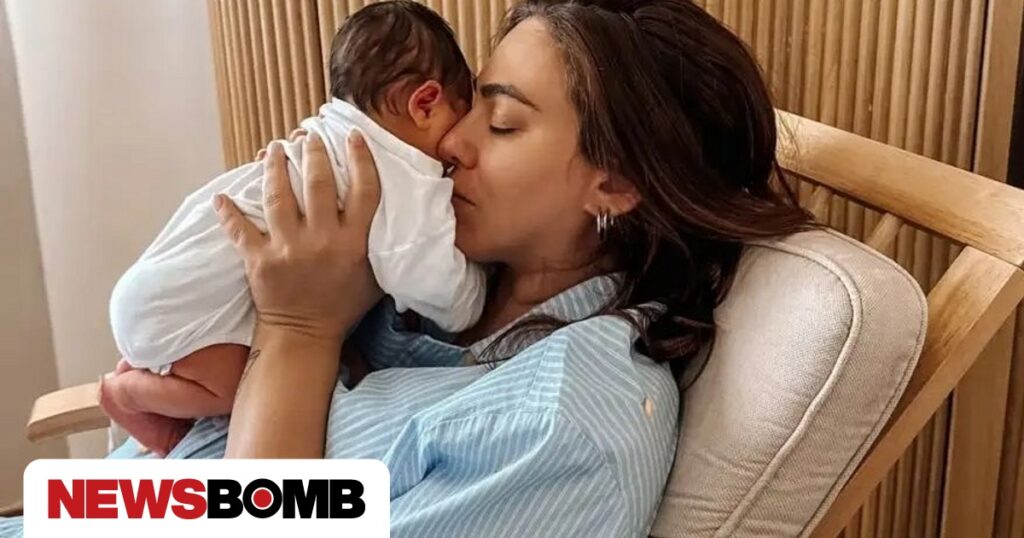 Ευρυδίκη-Βαλαβάνη:-Ξεκίνησε-μαθήματα-κολύμβησης-με-τον-τεσσάρων-μηνών-γιο-της