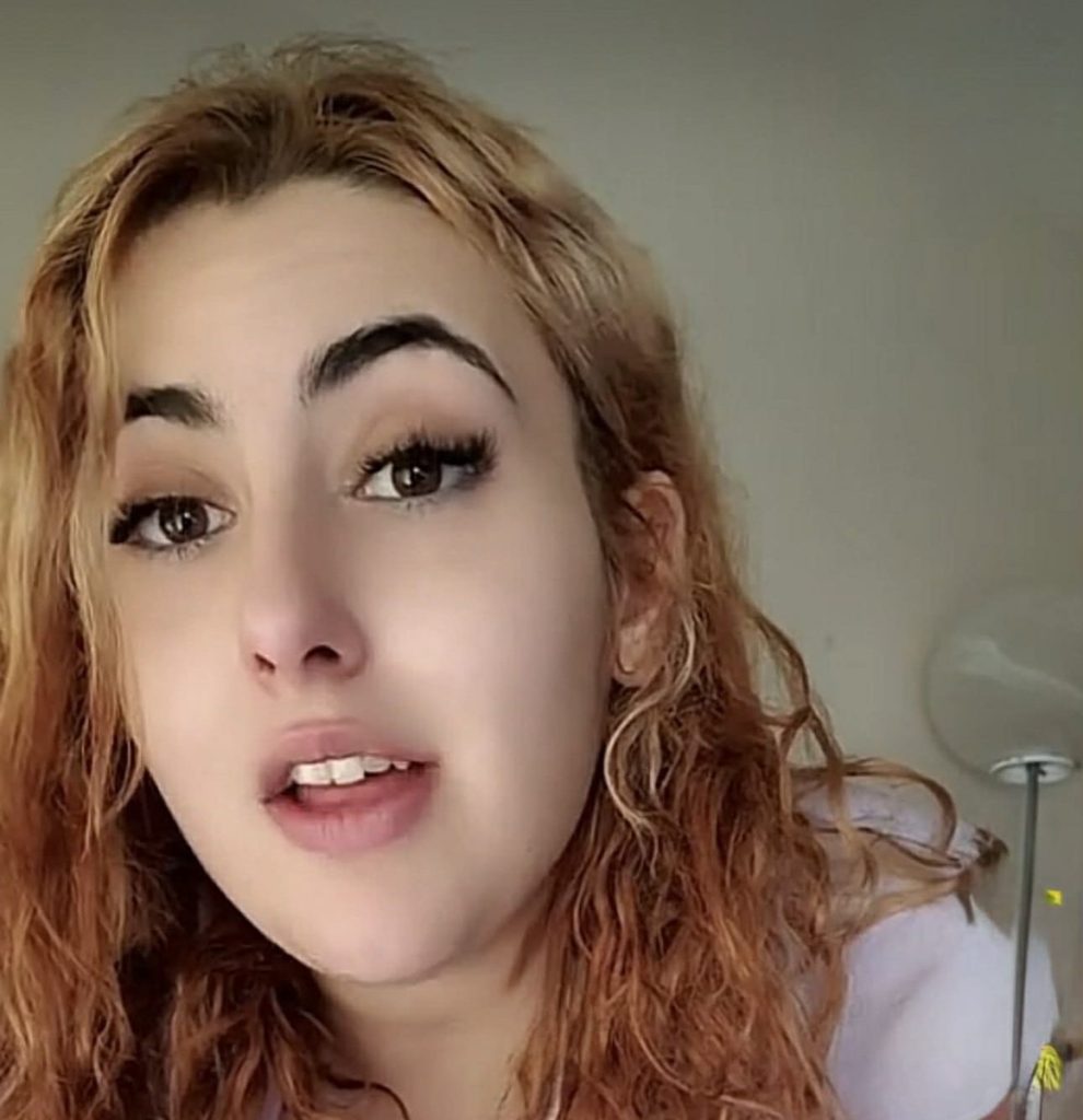 Σεξουαλική παρενόχληση δέχθηκαν στο Μανδράκι τα ξημερώματα της Κυριακής δύο κοπέλες – Τι κατήγγειλαν για το συμβάν μέσα από το Τik Τok