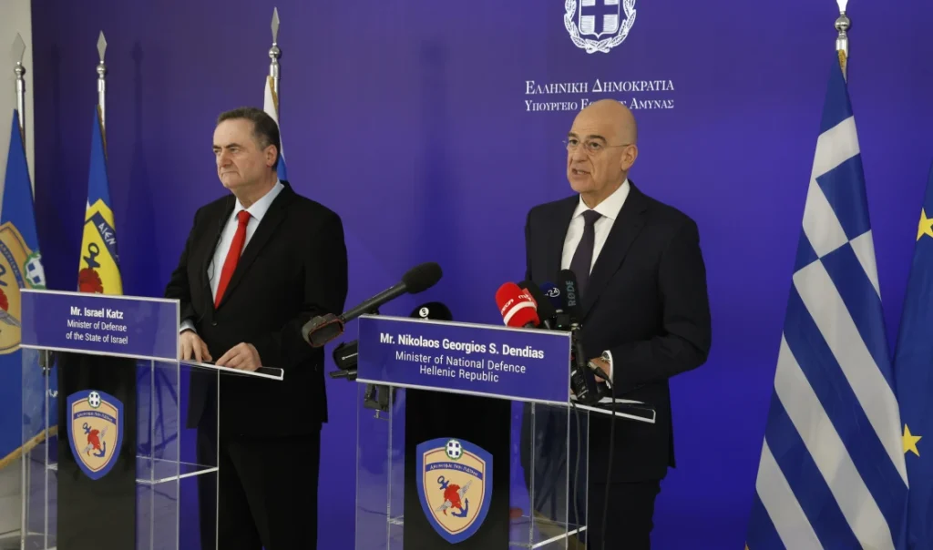 Συνάντηση Δένδια & Κατζ: Οι αιχμές για την Τουρκία και η δέσμευση για ενίσχυση της στρατιωτικής συνεργασίας – “Η Ελλάδα υπερασπίζεται την κυριαρχία της” (Eικόνες & Βίντεο)