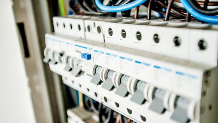 Τεράστιες ζημιές σε ηλεκτρικές συσκευές σε οικίες και επιχειρήσεις προκάλεσαν οι απανωτές διακοπές ρεύματος στη Ρόδο