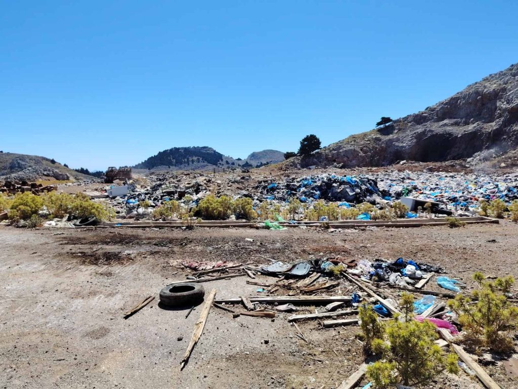Σύμη: Η φωτιά στον ΧΥΤΑ άνοιξε νέα σύγκρουση με τον ΦοΔΣΑ και εξέθεσε το παρελθόν της δημοτικής διαχείρισης