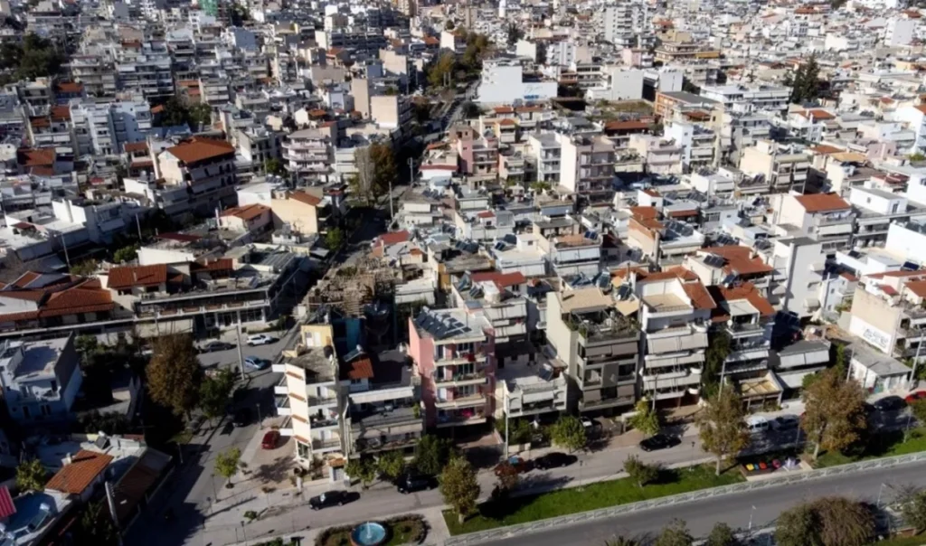 Εκκαθαριστικά-σοκ με διπλό ΕΝΦΙΑ για να “ανοίξει” η αγορά κατοικίας: Στο στόχαστρο 18.000 κλειστά ακίνητα τραπεζών και servicers