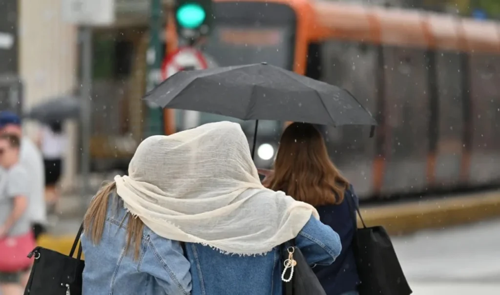 Έκτακτο δελτίο επιδείνωσης του καιρού: Πορτοκαλί προειδοποίηση για ισχυρές βροχές και καταιγίδες – Ποιες περιοχές είναι στο επίκεντρο