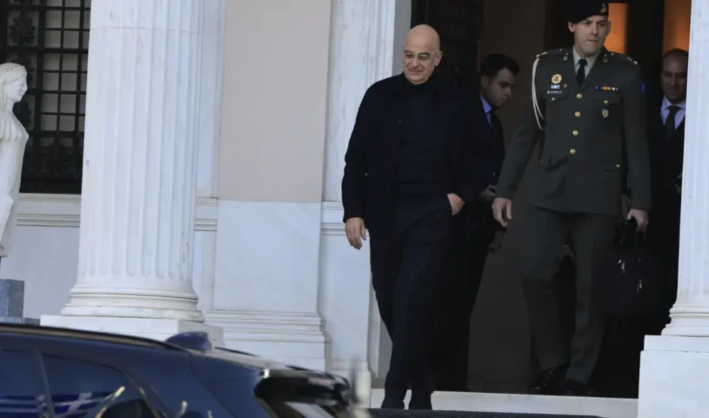 Συνεδρίαση του ΚΥΣΕΑ υπό τον Μητσοτάκη: Παρατείνονται οι θητείες των αρχηγών ΓΕΣ, ΓΕΝ και ΓΕΑ