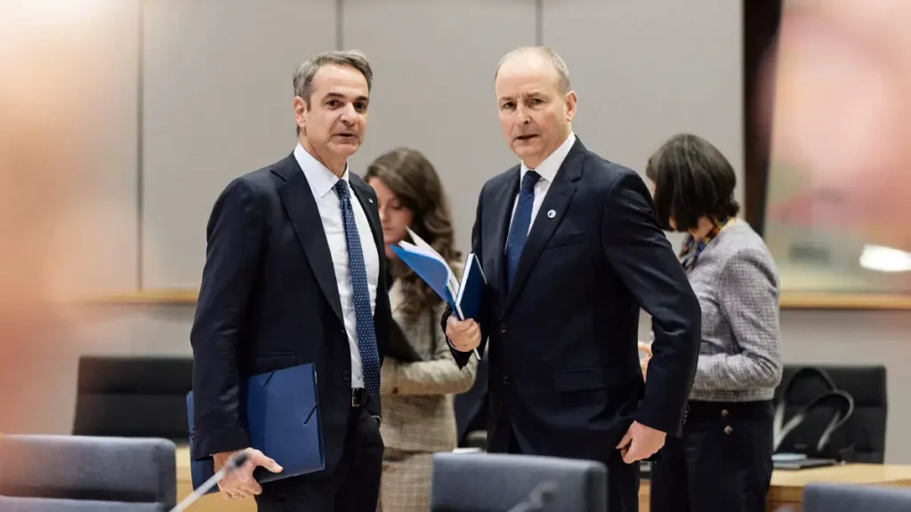 Κοινή γραμμή των «27» της ΕΕ απέναντι στον Τραμπ: Οι θέσεις της Αθήνας για το «Συμβούλιο Ειρήνης» και τη Γροιλανδία και ο παράγοντας Τουρκία