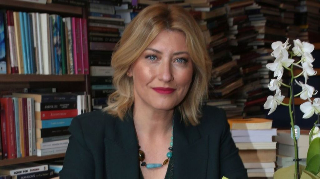 Σία Κοσιώνη: Παραμένει στην εντατική με βαριά πνευμονία, θα νοσηλευτεί για 15 μέρες ακόμη