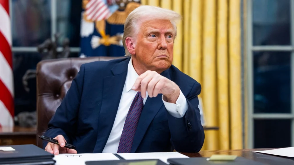 Γρήγορο και αποφασιστικό χτύπημα στο Ιράν θέλει ο Τραμπ: Οι κινήσεις που δείχνουν ότι η επίθεση είναι προ των πυλών