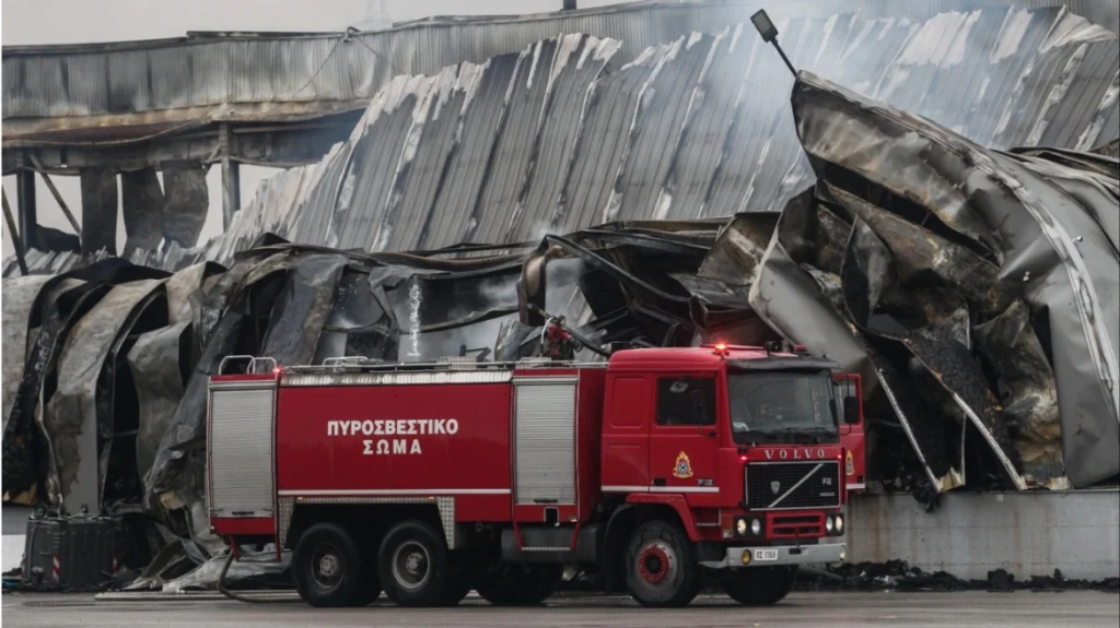 Διαρροή αερίου και έκρηξη στους φούρνους δείχνουν τα πρώτα ευρήματα για την τραγωδία στο εργοστάσιο της Βιολάντα