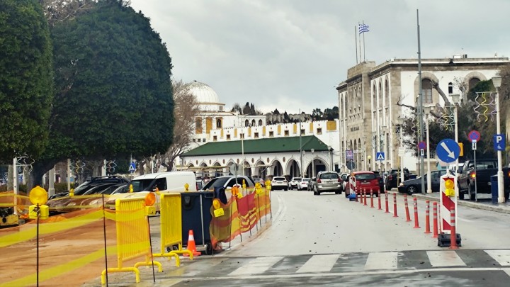 Τάξη στην… αναρχία και που επικρατεί στο κέντρο της πόλης θα επιχειρήσει να βάλει ο δήμος Ρόδου