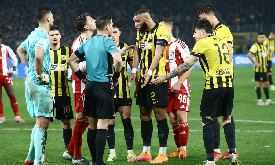 ΑΕΚ – Ολυμπιακός: Επεισοδιακό «τρίτο ημίχρονο» – Το πέναλτι που οδήγησε σε εντάσεις και καταγγελίες