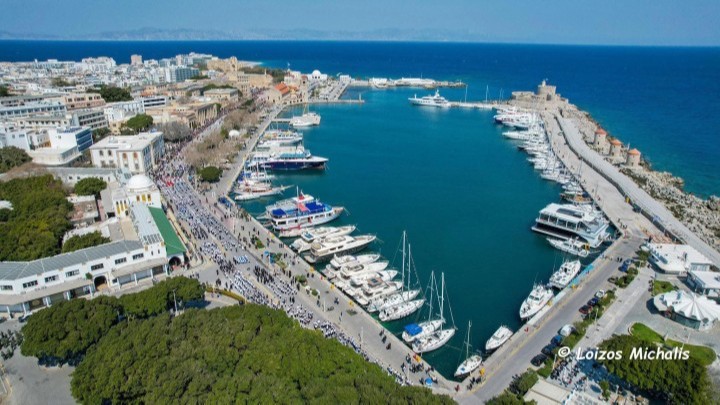 Συνάντηση δημάρχου και Λιμενικού Ταμείου με τους ιδιοκτήτες ημεροπλοίων