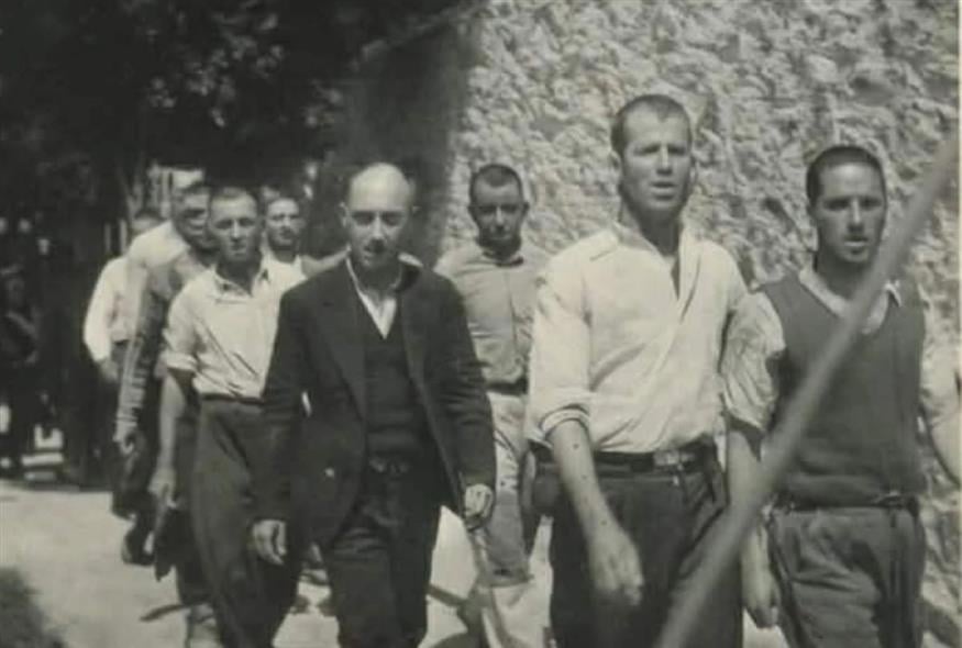 Τους πότιζαν ρετσινόλαδο, τους έκαναν ηλεκτροσόκ: Οι 16 Θεσσαλονικείς που βασανίστηκαν φρικτά και εκτελέστηκαν στην Καισαριανή