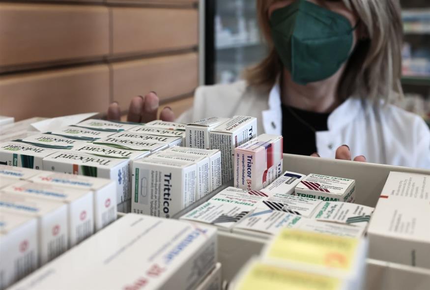 Φάρμακα υψηλού κόστους στα φαρμακεία της γειτονιάς με καθυστερήσεις ενός έτους