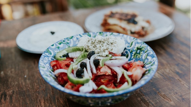 Η μεσογειακή διατροφή μπορεί να μειώσει τον κίνδυνο εγκεφαλικού έως 25% – Τι δείχνει μελέτη με ελληνική υπογραφή