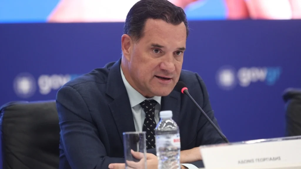 Γεωργιάδης: Κάτω από 4 ώρες η αναμονή στα Επείγοντα στην Ελλάδα, έως 13 στον Καναδά