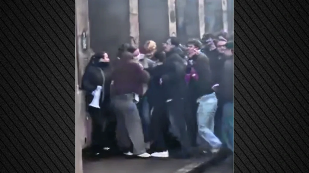 Άγρια συμπλοκή στη Λυών: Αντιφασίστες εναντίον εθνικιστών, εγκεφαλικά νεκρός 23χρονος