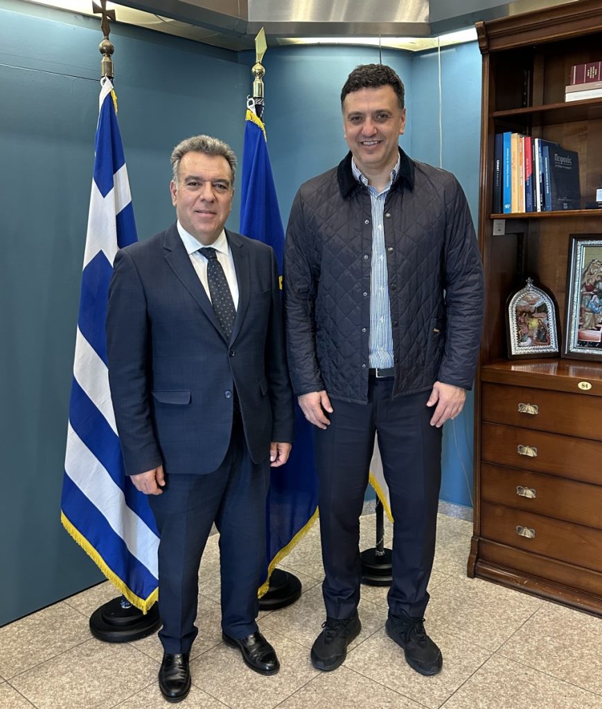 «Η πορεία ολοκλήρωσης των διαγωνισμών για τις άγονες γραμμές και η συγκράτηση των τιμών στα εισιτήρια της ακτοπλοΐας, στο επίκεντρο της συνάντησης του Μάνου Κόνσολα με τον Υπουργό Ναυτιλίας, κ. Κικίλια και το Γ.Γ. κ. Κυριαζόπουλο»