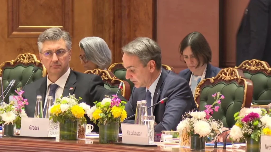 Μητσοτάκης από Ινδία: Προτεραιότητα να προστατεύσουμε τους νέους από τον ψηφιακό εθισμό