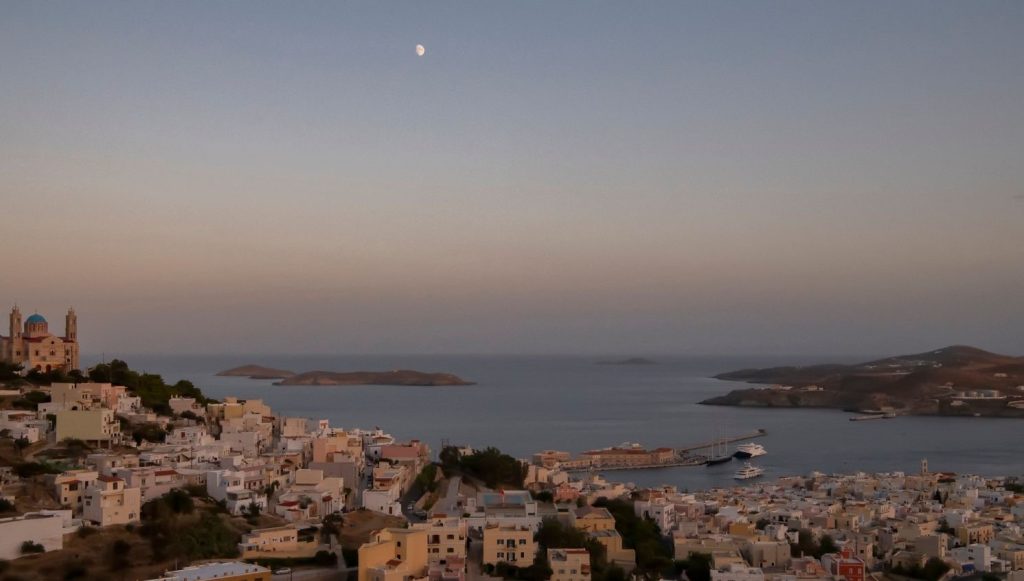 Telegraph: Οι κορυφαίοι προορισμοί διακοπών στην Ελλάδα για το 2026