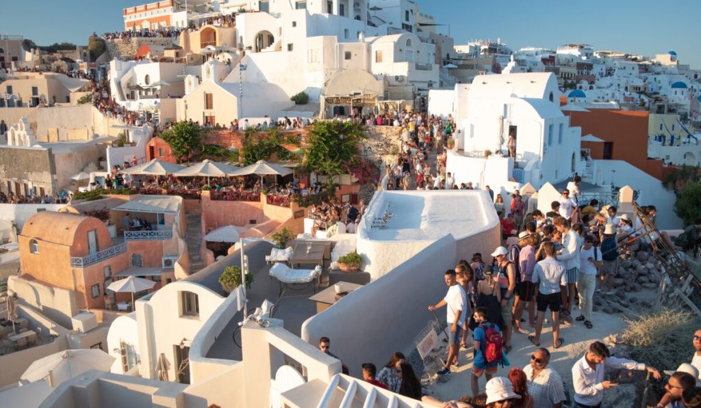 Τουρισμός: Ρεκόρ όλων των εποχών το 2025 με έσοδα πάνω από 23,6 δισ. ευρώ