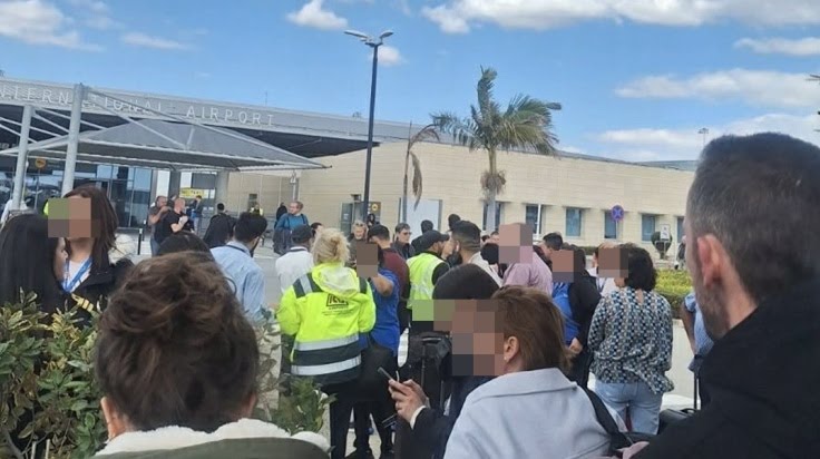 Σήμανε συναγερμός στο αεροδρόμιο Πάφου, μετά από εντοπισμό drone στον ενάεριο χώρο. Δόθηκαν οδηγίες να εκκενωθεί άμεσα από επιβάτες και προσωπικό.
