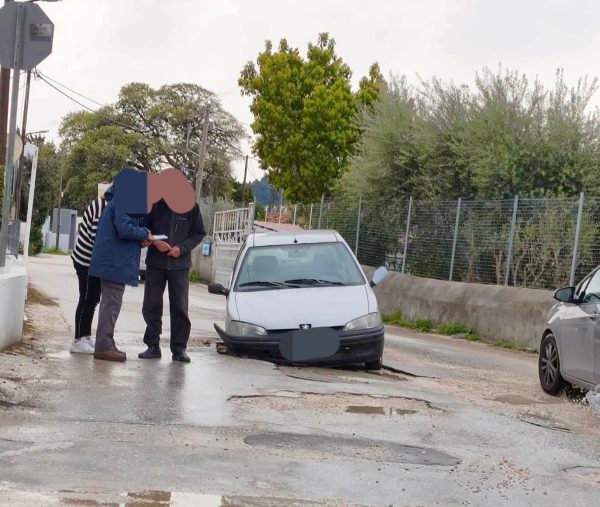 Ρόδος: Στο «κενό» όχημα μετά από καθίζηση οδοστρώματος στην περιοχή Άνοιξη