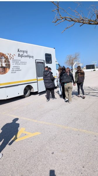 Επίσκεψη της Κινητής Βιβλιοθήκης Ρόδου στο ΕΠΑ.Λ. Παραδεισίου