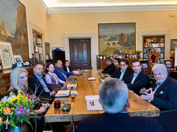 Περιφέρεια και επιχειρηματική κοινότητα γίνονται μέρος της αλλαγής: Συμφωνία-πρότυπο για την πρώτη βιώσιμη παραλία της Ρόδου στα  Βλυχά, στο πλαίσιο του The Rhodes Co-Lab