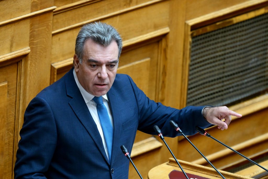 «Ο Μάνος Κόνσολας ορίστηκε εισηγητής στην ΠΝΠ για την επιβολή πλαφόν στο περιθώριο κέρδους στα καύσιμα και σε 63 βασικά είδη διατροφής για να μην υπάρχουν ανεξέλεγκτες αυξήσεις»