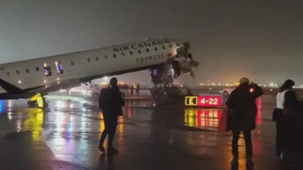 Νέα Υόρκη: Αεροσκάφος συγκρούστηκε με πυροσβεστικό όχημα στο αεροδρόμιο LaGuardia, αναφορές για νεκρούς και τραυματίες Νέα Υόρκη: Αεροσκάφος συγκρούστηκε με πυροσβεστικό όχημα στο αεροδρόμιο LaGuardia, αναφορές για νεκρούς και τραυματίες