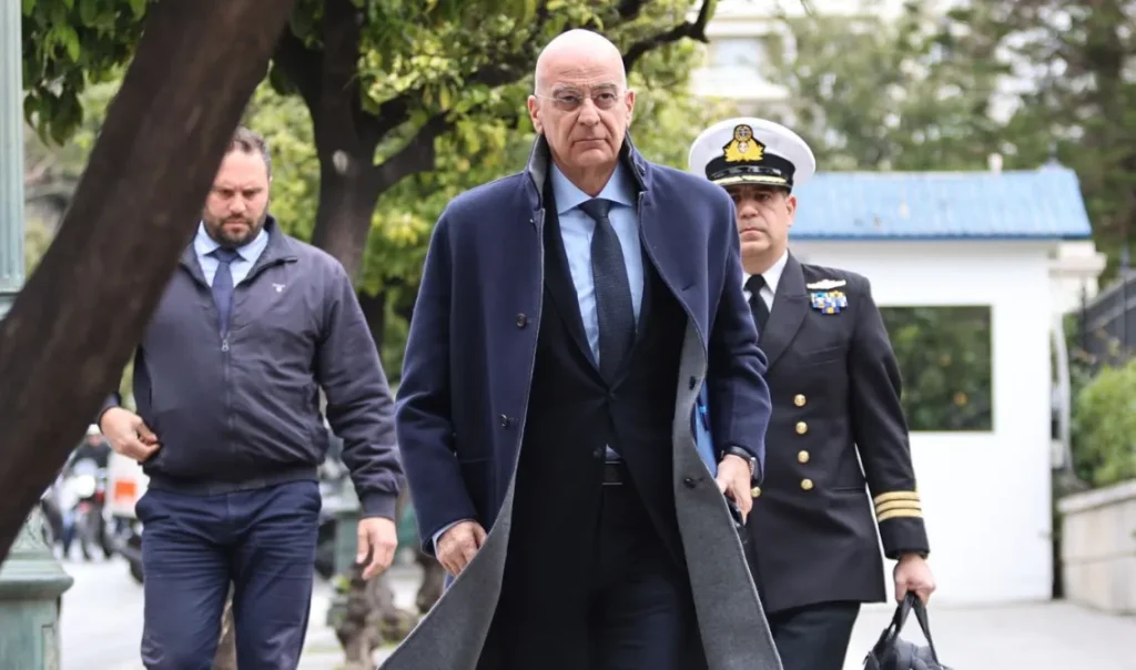 Νίκος Δένδιας: Mεταβαίνει στα Ηνωμένα Αραβικά Εμιράτα – Στο επίκεντρο των συνομιλιών οι εξελίξεις στη Μέση Ανατολή