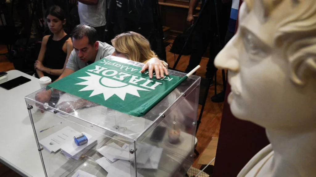 ΠΑΣΟΚ: Όλα τα ονόματα και οι σταυροί στη νέα Κεντρική Επιτροπή, πρώτος ο Λευτέρης Καρχιμάκης