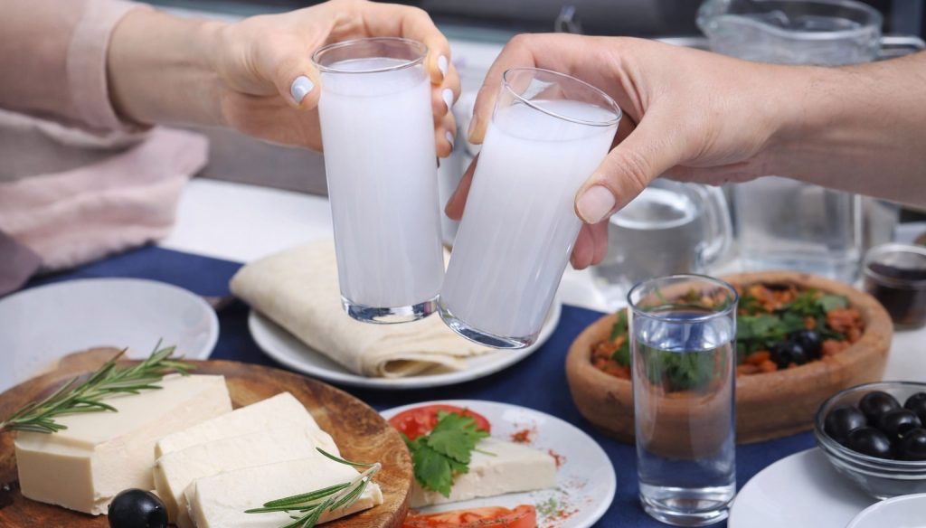 Συμφωνία ΕΕ- Αυστραλίας: Τέλος το «ούζο Αυστραλίας», γιατί δεν τα κατάφερε η φέτα – Τι ισχύει για τα ελληνικά αγροτικά προϊόντα (pic+πίνακες+tweet)