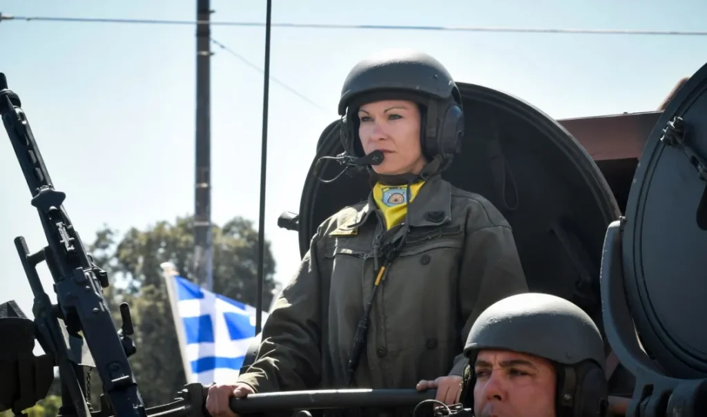 Ξεκινάει η εθελοντική στράτευση γυναικών – Η πρόσκληση από το ΓΕΣ (Βίντεο)