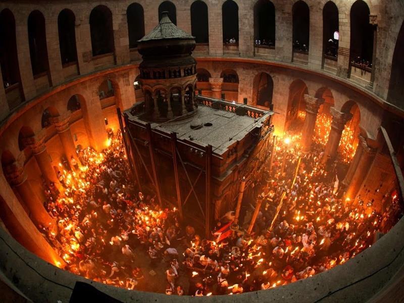 Τα τέσσερα σενάρια για το πώς θα μεταφερθεί το Άγιο Φως στην Ελλάδα Θρίλερ με το Άγιο Φως: Τι θα γίνει φέτος με τη μεταφορά του από την Ιερουσαλήμ