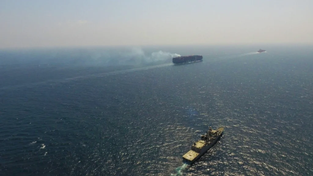 Η φρεγάτα «Ύδρα» παρείχε υποστήριξη σε εμπορικά πλοία στο πλαίσιο της επιχείρησης Ασπίδες Η φρεγάτα «Ύδρα» παρείχε υποστήριξη σε εμπορικά πλοία στο πλαίσιο της επιχείρησης Ασπίδες