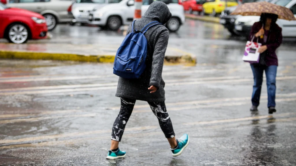 Έκτακτο δελτίο από την ΕΜΥ για την κακοκαιρία Erminio, κόκκινη προειδοποίηση για την Αττική και σε άλλες 9 περιοχές