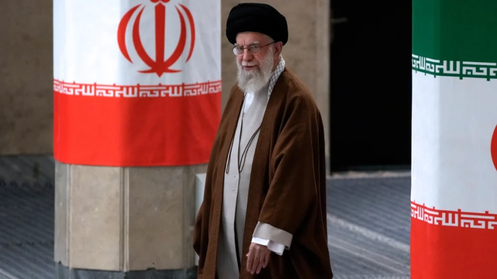 Η CIA παρακολουθούσε για μήνες τον Αλί Χαμενεΐ – Το φονικό χτύπημα ακριβείας στη σύσκεψη στο παλάτι