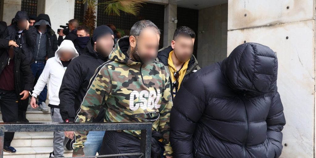 Οι αυτούσιες συνομιλίες του TikToker χαρτογραφούν τον μηχανισμό των εικονικών εταιρειών και τις κινήσεις πανικού πριν τις συλλήψεις