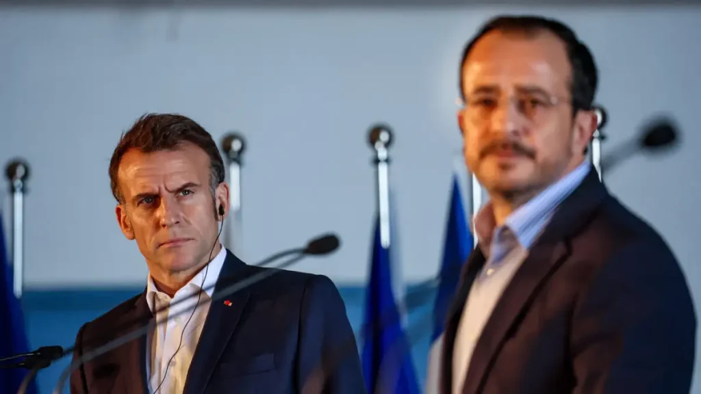 Εμανουέλ Μακρόν: Μετά την Κύπρο, ο πρόεδρος της Γαλλίας μεταβαίνει στη Σούδα για να δει το αεροπλανοφόρο «Σαρλ Ντε Γκωλ»