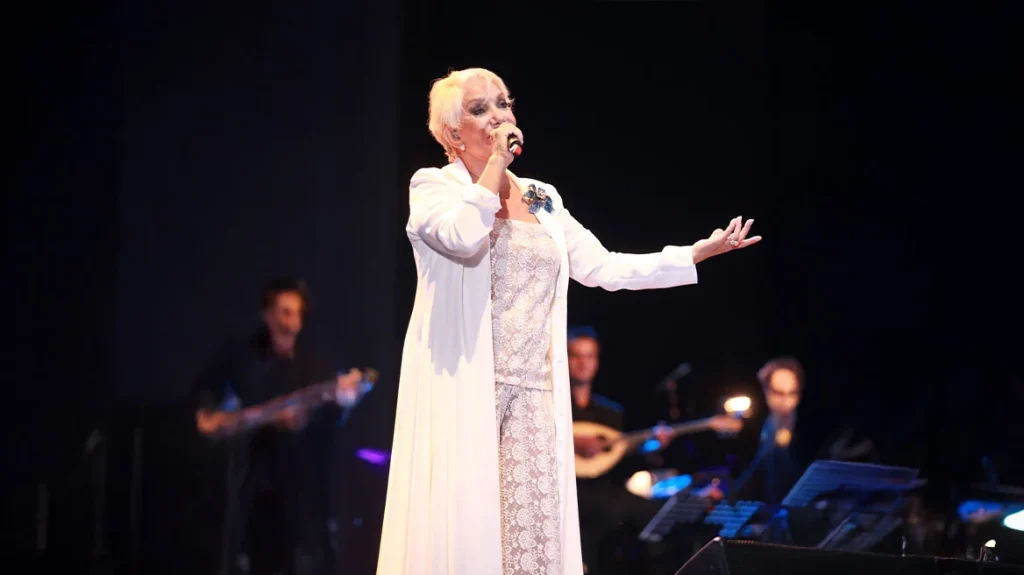 Η Μαρινέλλα με τα δικά της λόγια και τα δικά της έργα: Οι άγνωστες ιστορίες της Μεγάλης του τραγουδιού Η Μαρινέλλα με τα δικά της λόγια και τα δικά της έργα: Οι άγνωστες ιστορίες της Μεγάλης του τραγουδιού