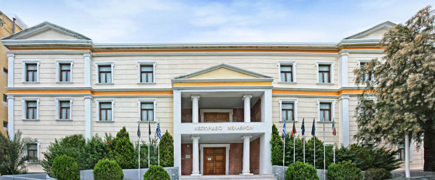 To Μουσείο Νεοελληνικής Τέχνης Δήμου Ρόδου ανακοινώνει ότι ο νυν Πρόεδρος της Καλλιτεχνικής Επιτροπής, κύριος Κώστας Πράπογλου, αναλαμβάνει πλέον τη θέση του Καλλιτεχνικού Διευθυντή.