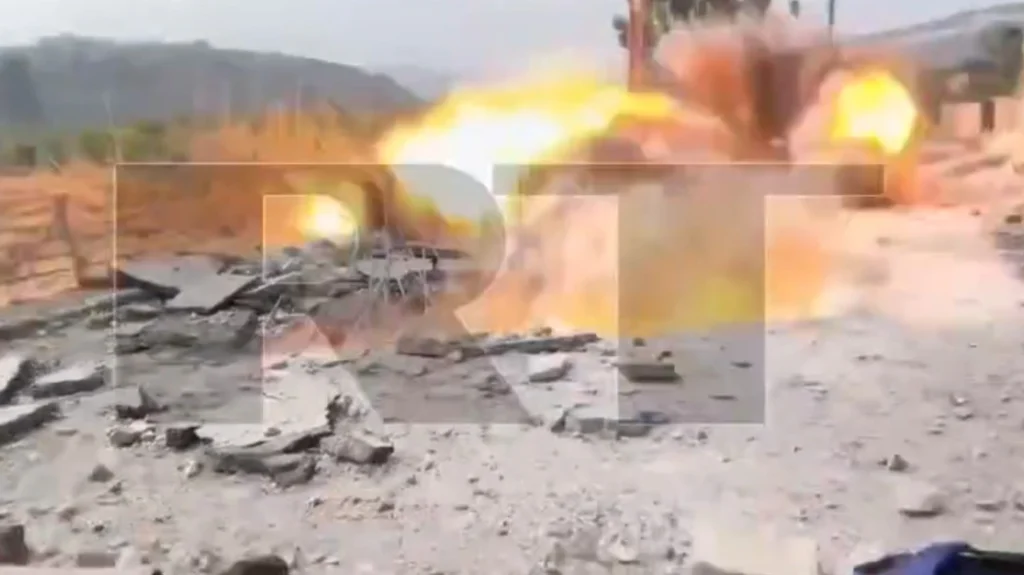 Δείτε συγκλονιστικό βίντεο: Η στιγμή που πύραυλος του Ισραήλ πέφτει δίπλα σε Ρώσο δημοσιογράφο στο νότιο Λίβανο