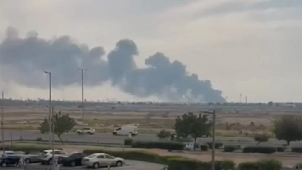 Bloomberg: Τα ΗΑΕ κλείνουν το μεγαλύτερο διυλιστήριο πετρελαίου της περιοχής μετά από επίθεση drone