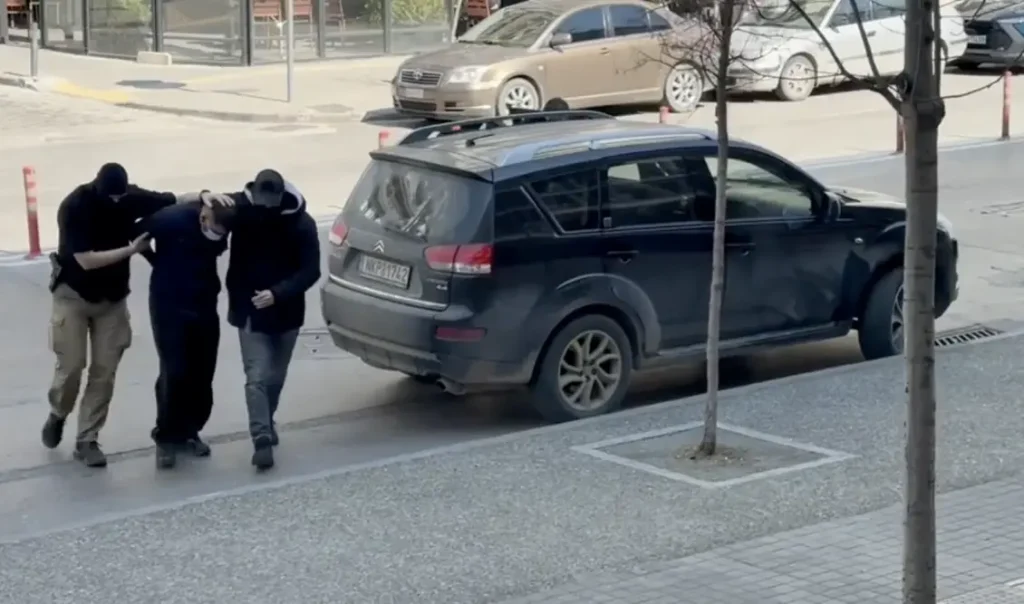 Δολοφονία στην Καλαμαριά: Ποινική δίωξη για ανθρωποκτονία από πρόθεση στον 23χρονο κατηγορούμενο (Βίντεο) Δολοφονία στην Καλαμαριά: Ποινική δίωξη για ανθρωποκτονία από πρόθεση στον 23χρονο κατηγορούμενο (Βίντεο)