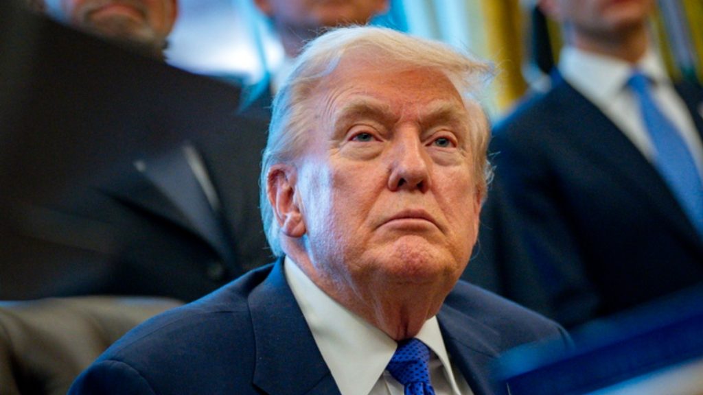 Ντόναλντ Τραμπ: Καμία συμφωνία με το Ιράν, μόνο άνευ όρων παράδοση