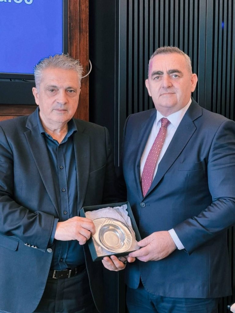 Συνάντηση του Αναπληρωτή Περιφερειάρχη κ. Απ. Ασπράκη με τον Ευρωβουλευτή Φρέντι Μπελέρη στην Περιφέρεια Νοτίου Αιγαίου